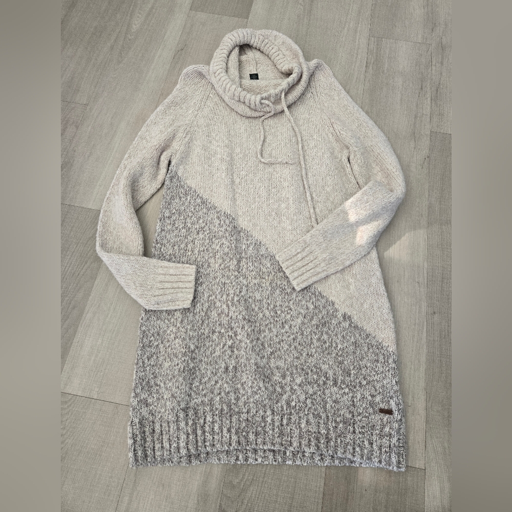 Roots Two-Tone Gray Cowl Neck Sweater